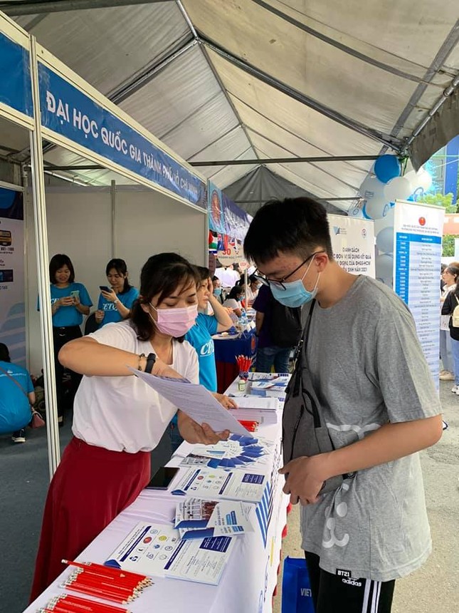 Nhiều trường thành viên ĐHQG TP. HCM công bố chỉ tiêu và phương thức xét tuyển ảnh 2