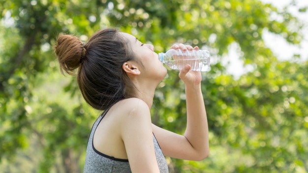 Vài cách hạ nhiệt nhanh trong những ngày nóng không chịu nổi, ăn cay là nghe lạ nhất! ảnh 2