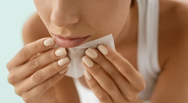 Nỗi khổ da dầu: Dưỡng thì sợ thành “chảo dầu”, không dưỡng thì xuống cấp, phải làm sao? ảnh 3