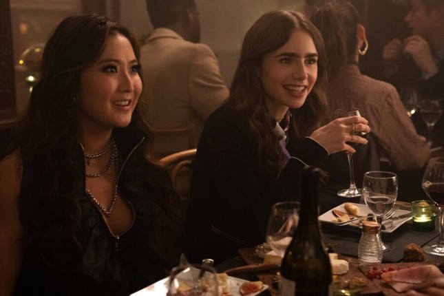 Chuyên gia trang điểm tiết lộ bí mật tạo nên vẻ đẹp vạn người mê của “Emily In Paris“ ảnh 4