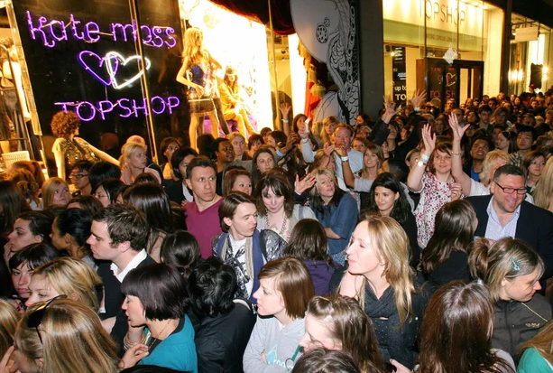 “Đế chế” thời trang Topshop sụp đổ, điều này có ý nghĩa gì đối với thế hệ Millennials? ảnh 4