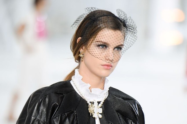 Từ bộ sưu tập Xuân Hè 2021 của Chanel, điểm danh 10 xu hướng thời trang sẽ lên ngôi ảnh 10