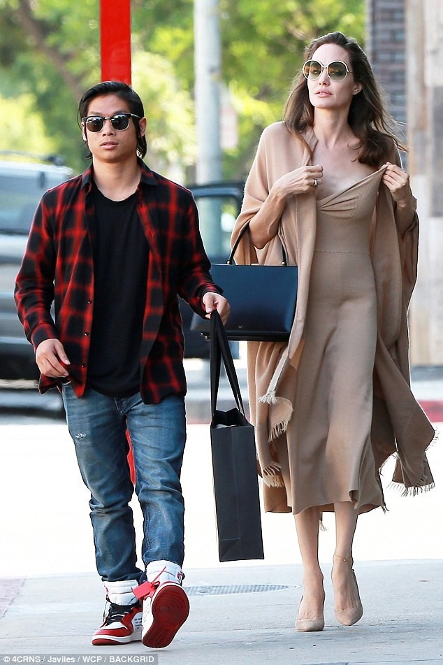 Pax Thiên-con trai gốc Việt của Angelina Jolie chững chạc ở tuổi 15 ảnh 6