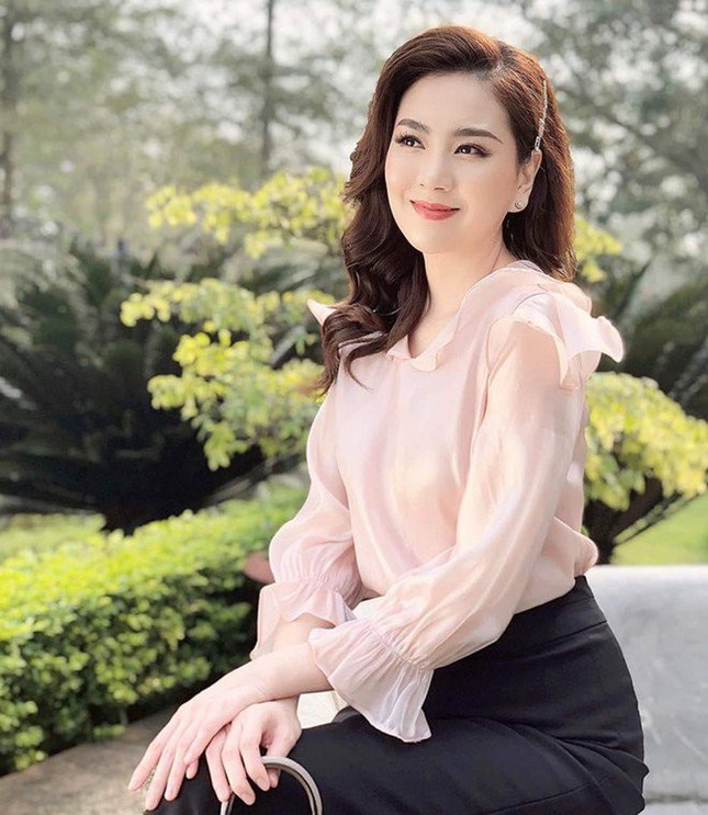 'Nóng mắt' với ảnh Chi Pu 'thả rông' vòng 1 ảnh 14