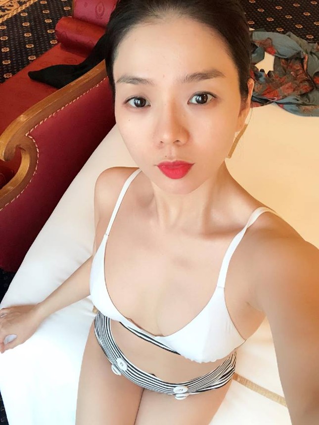 Lộ ảnh bikini nóng bỏng hiếm hoi của Lệ Quyên ảnh 3