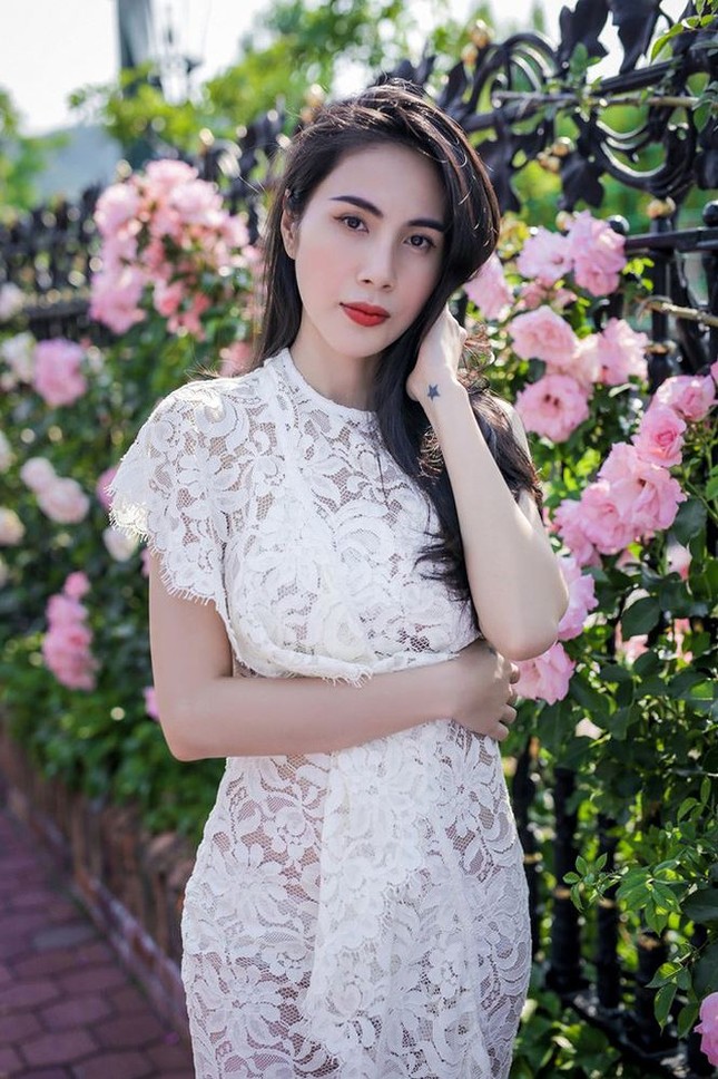 Thủy Tiên: Cát-xê ở bar chỉ 'sang' hơn show 'chuồng gà' một chút ảnh 1