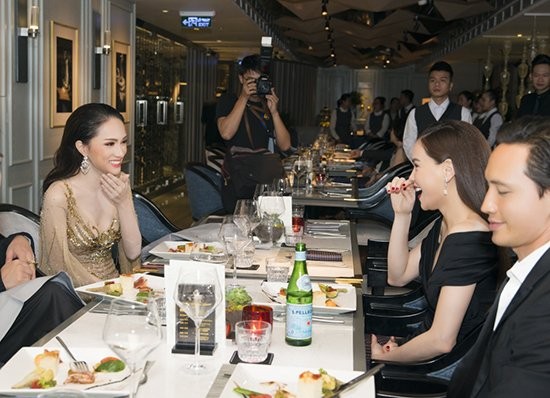 Hương Giang khoe đường cong quyến rũ, hội ngộ Mr Đàm và Trấn Thành ảnh 3