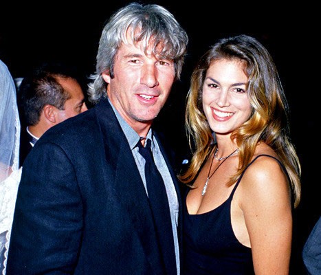 Vẻ đẹp kinh điển của huyền thoại làng mẫu Cindy Crawford ảnh 9