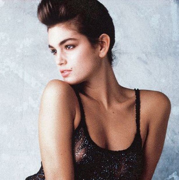 Vẻ đẹp kinh điển của huyền thoại làng mẫu Cindy Crawford ảnh 4