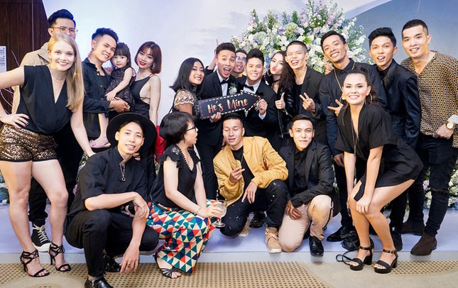 Johny Huy Trần và bạn đời đồng giới rơi nước mắt trong ngày cưới ảnh 2