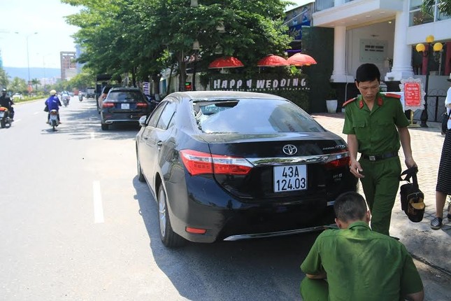 Hàng loạt ô tô bị đập phá kính trong đêm ảnh 2