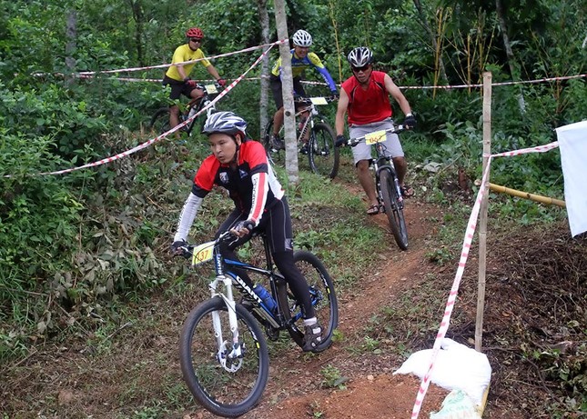 Sôi động giải xe đạp địa hình 'Đền Hùng cross country 2017' ảnh 3