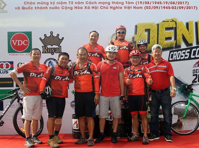 Sôi động giải xe đạp địa hình 'Đền Hùng cross country 2017' ảnh 2