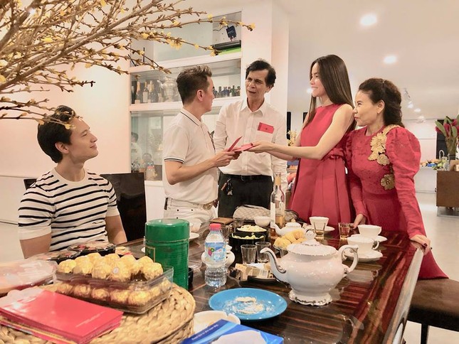 Lộ ảnh Kim Lý cùng đón Tết trong nhà, Hồ Ngọc Hà nói gì? ảnh 6