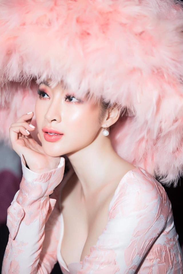 Vì đâu Angela Phương Trinh đội mũ như cái nồi, lấn át dàn sao Việt? ảnh 9