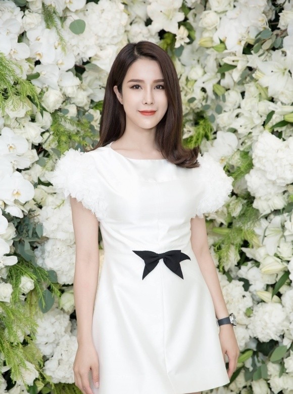 Rộ nghi án Diệp Lâm Anh cưới chạy bầu ảnh 1