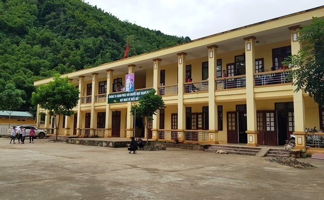 Ngôi trường suốt 3 năm thầy trò không có chỗ đi vệ sinh ảnh 1