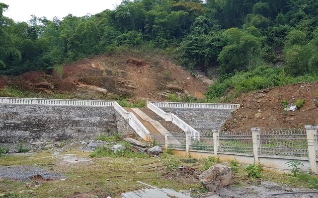 Ngôi trường suốt 3 năm thầy trò không có chỗ đi vệ sinh ảnh 2