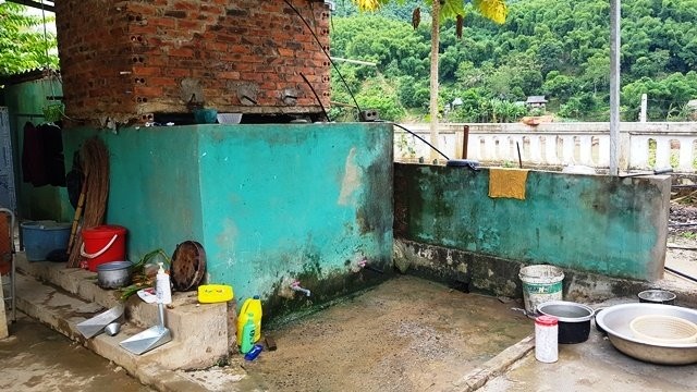Ngôi trường suốt 3 năm thầy trò không có chỗ đi vệ sinh ảnh 7