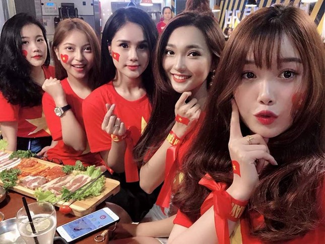 Showbiz 25/1: Hot girl Xuân Thảo xác nhận đã chia tay thiếu gia Phan Thành ảnh 2