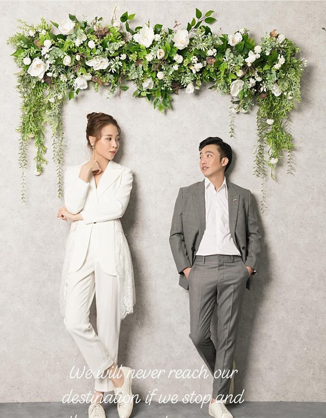 Showbiz 7/4: Cường Đô la bất ngờ đăng ảnh cưới và nói yêu Đàm Thu Trang ảnh 1