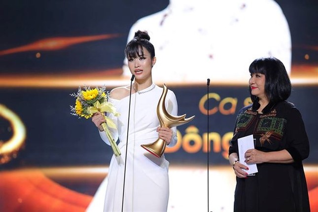 Showbiz 17/4: Bị nghi ‘đá xéo’ Đông Nhi, Lệ Quyên nói gì? ảnh 7