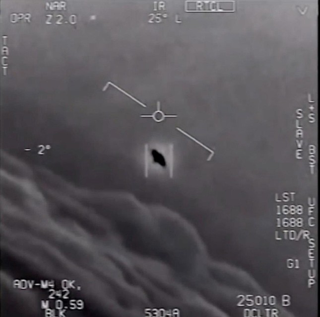 Vật thể lạ liên tục khiêu khích, Mỹ tiếp tục theo dõi UFO ảnh 1