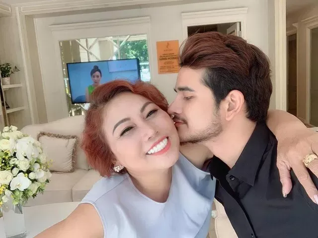 Showbiz 9/8: MC Kỳ Duyên kể sự cố suýt mất nhẫn kim cương trên máy bay ảnh 1