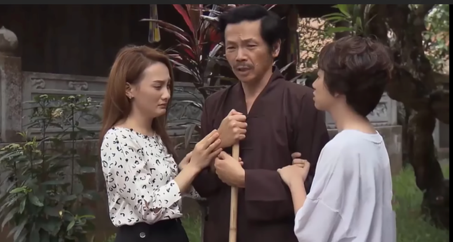 Showbiz 9/8: MC Kỳ Duyên kể sự cố suýt mất nhẫn kim cương trên máy bay ảnh 4