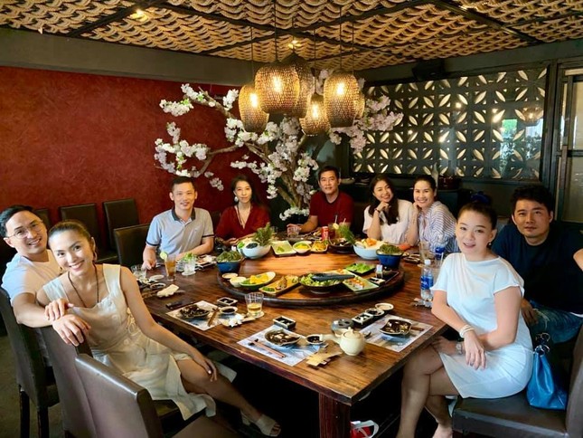 Showbiz 17/9: Nữ diễn viên U70 xác nhận đã chia tay bạn trai kém 17 tuổi ảnh 3