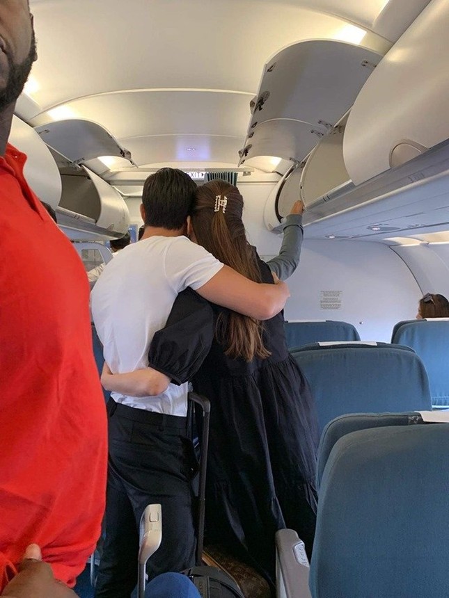 Hồ Ngọc Hà liên tục khoe ảnh ôm hôn với Kim Lý, fan khuyên 'hãy cưới cô ý' ảnh 6