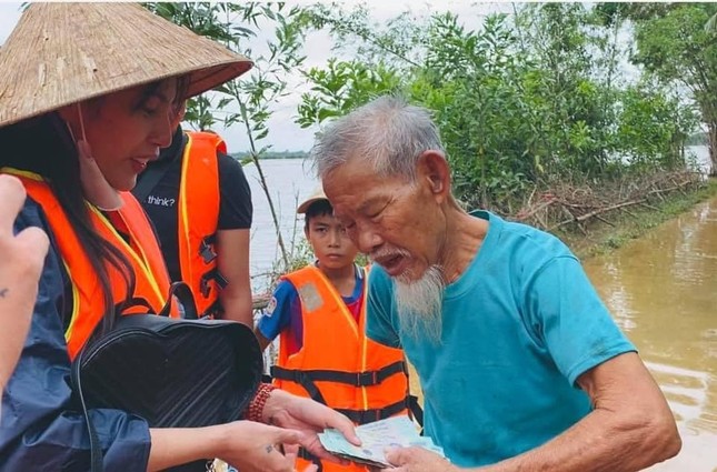 Phi Nhung: Hãy để chúng tôi làm những việc mà bạn không làm được! ảnh 1