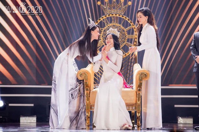 Hoa hậu Tiểu Vy nhắn nhủ tân Hoa hậu Việt Nam Đỗ Thị Hà điều gì khiến ai cũng xúc động? ảnh 1