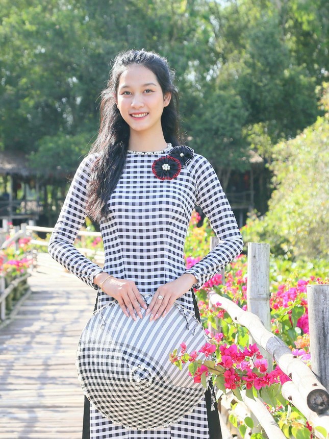 Gặp lại cô gái từng giành giải nhì bắn súng AK Tường Vy - Người đẹp Áo dài HHVN 2020 ảnh 4