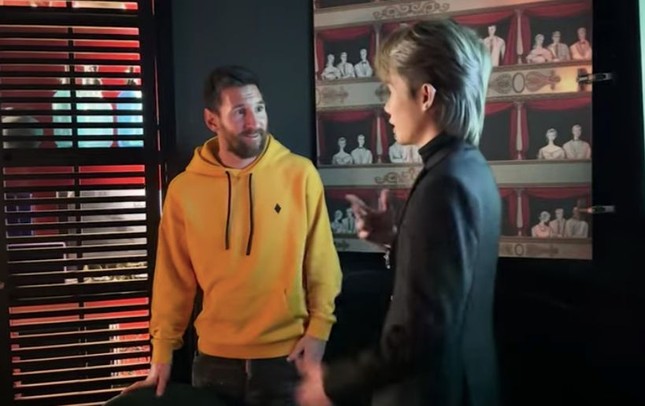 Showbiz 31/8: Messi xuất hiện trong MV mới của nam ca sĩ Việt ảnh 1