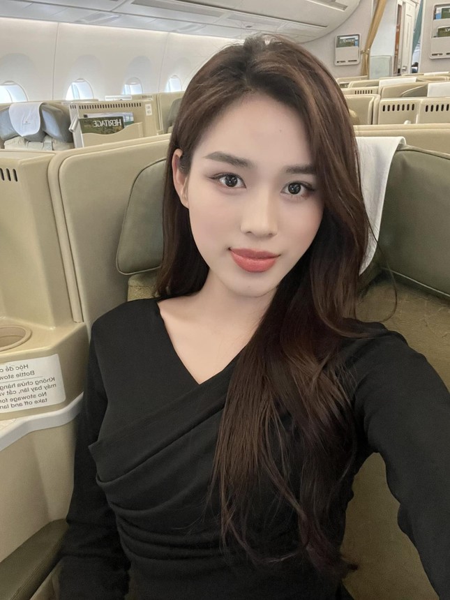 Showbiz 29/9: Đỗ Thị Hà lên tiếng về tin chuẩn bị lấy chồng ở quê ảnh 1