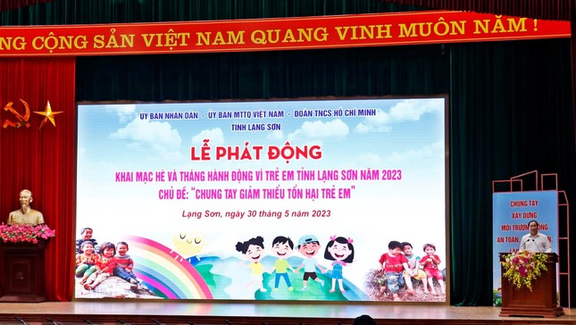 Khai mạc hè, tặng quà trẻ em có hoàn cảnh đặc biệt ảnh 10