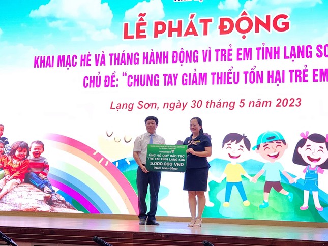 Khai mạc hè, tặng quà trẻ em có hoàn cảnh đặc biệt ảnh 5