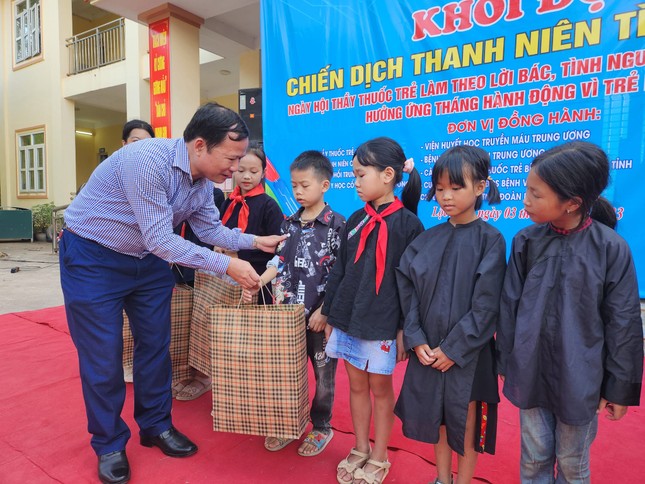 Ngày hội Thầy thuốc trẻ làm theo lời Bác, tình nguyện vì sức khoẻ cộng đồng ở biên giới Lạng Sơn ảnh 3