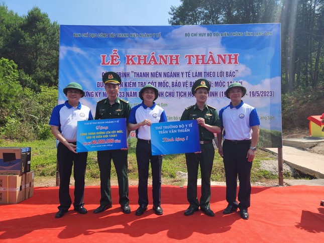 Ngày hội Thầy thuốc trẻ làm theo lời Bác, tình nguyện vì sức khoẻ cộng đồng ở biên giới Lạng Sơn ảnh 9