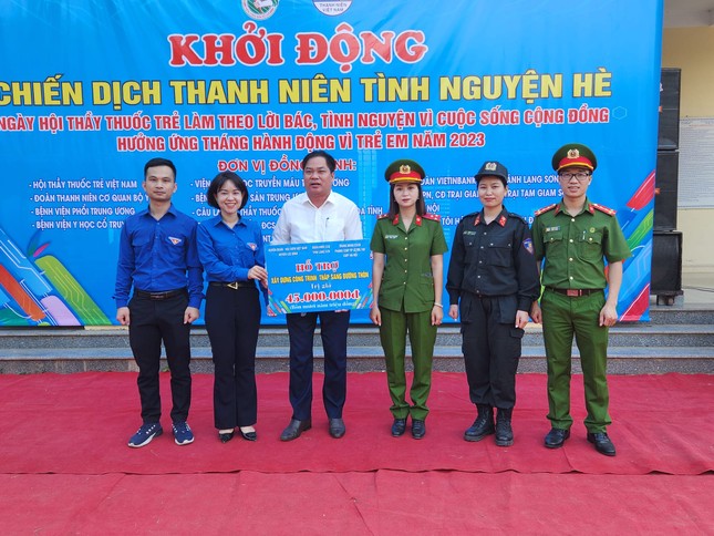 Ngày hội Thầy thuốc trẻ làm theo lời Bác, tình nguyện vì sức khoẻ cộng đồng ở biên giới Lạng Sơn ảnh 5