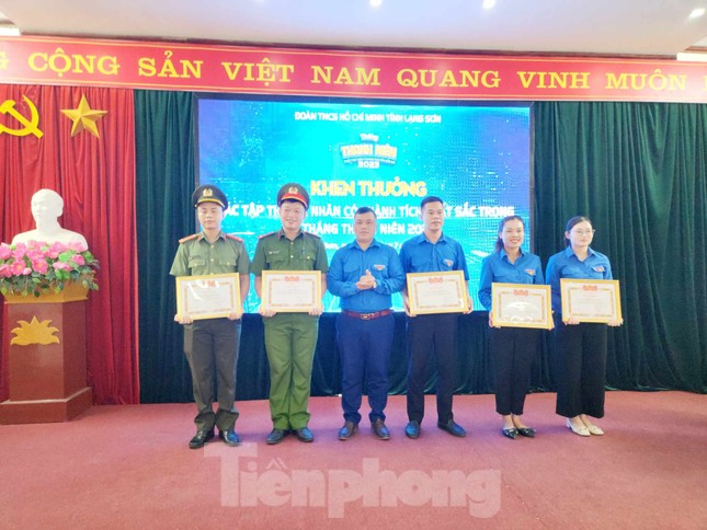 Tôn vinh thủ lĩnh áo xanh trên tuyến đầu Tổ quốc ảnh 3