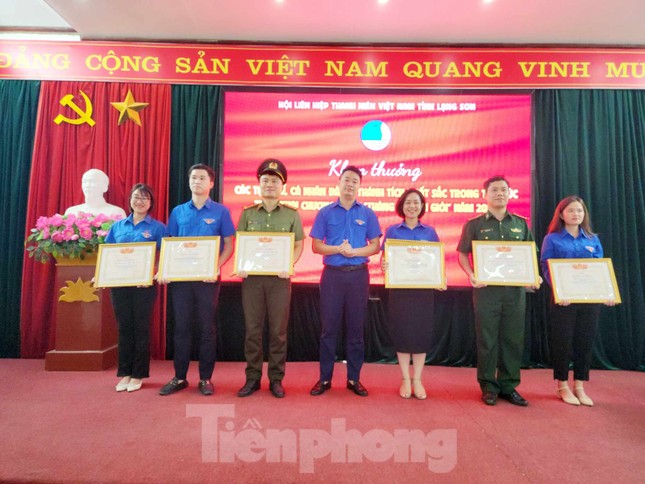 Tôn vinh thủ lĩnh áo xanh trên tuyến đầu Tổ quốc ảnh 4