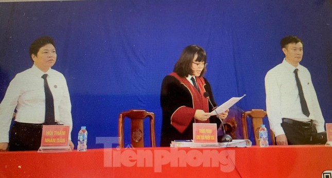 Dùng dao chém công an bị thương, hai vợ chồng lĩnh án 18 tháng tù ảnh 2