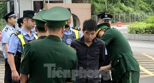 Bắt giữ đối tượng giết bố đẻ rồi trốn ra nước ngoài ảnh 1