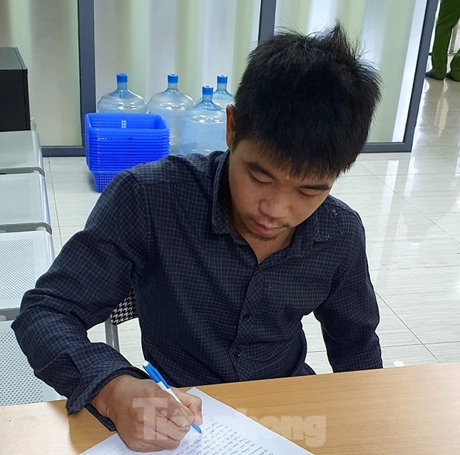 Bắt giữ đối tượng giết bố đẻ rồi trốn ra nước ngoài ảnh 2