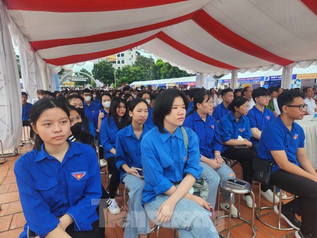 Tuyển dụng việc làm, du học thu hút giới trẻ xứ Lạng ảnh 4