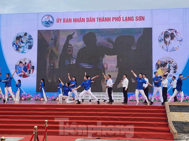 Tuyển dụng việc làm, du học thu hút giới trẻ xứ Lạng ảnh 12