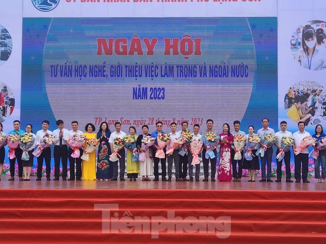 Tuyển dụng việc làm, du học thu hút giới trẻ xứ Lạng ảnh 2