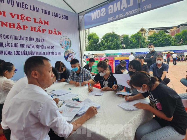 Tuyển dụng việc làm, du học thu hút giới trẻ xứ Lạng ảnh 7